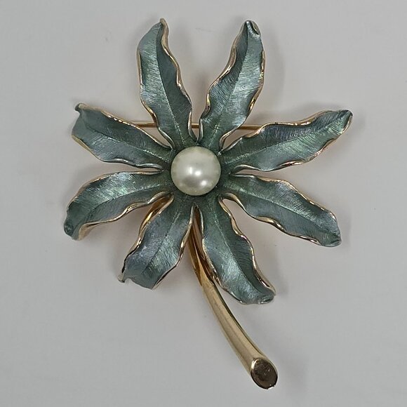 Vintage Kramer Blue-Green Enamel Flower Gold Tone Brooch Faux Pearl Center - Picture 2 of 8